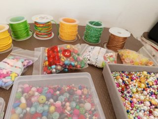 Lote Material Manualidades: Cuentas, Hilos y Más