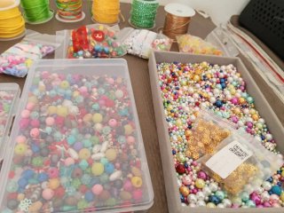 Lote Material Manualidades: Cuentas, Hilos y Más