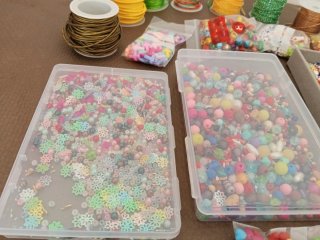 Lote Material Manualidades: Cuentas, Hilos y Más