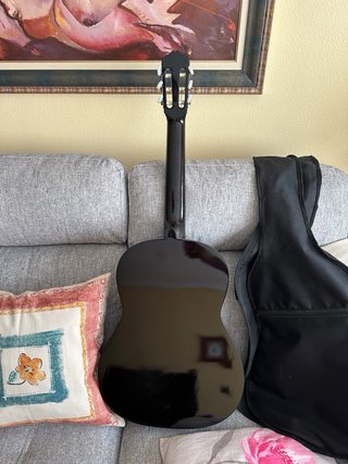 Guitarra Clásica (le falta una cuerda)