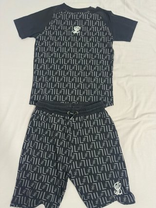 Conjunto camiseta y pantalón estampado B