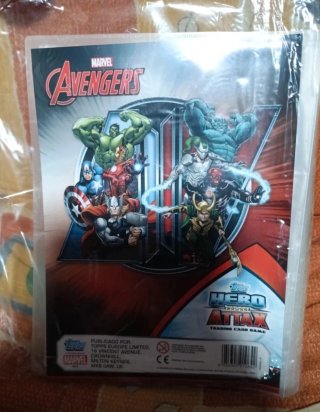 100 sobres cromos Avengers+ archivador + mini lata