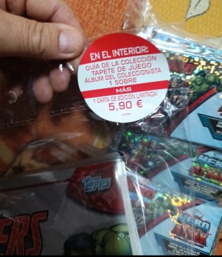 100 sobres cromos Avengers+ archivador + mini lata