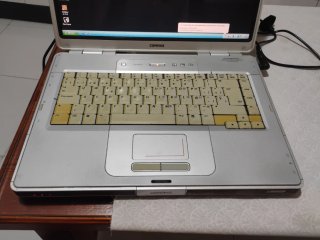 Ordenador portátil HP Compaq V5000