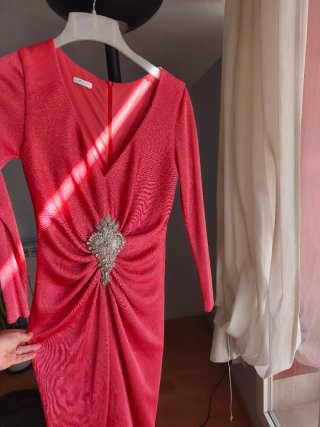 Vestido de fiesta coral con pedrería