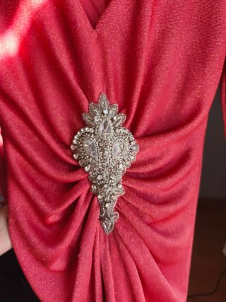 Vestido de fiesta coral con pedrería