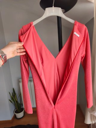 Vestido de fiesta coral con pedrería