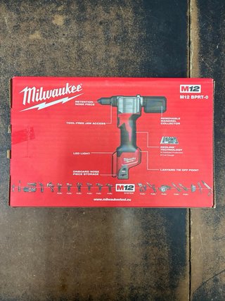 Rivettatrice Milwaukee M12