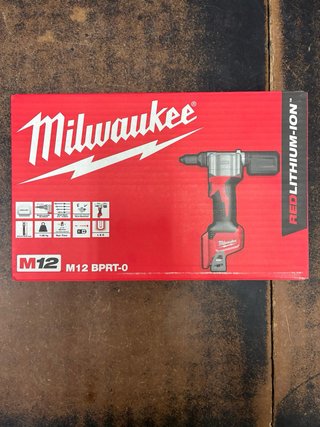 Rivettatrice Milwaukee M12