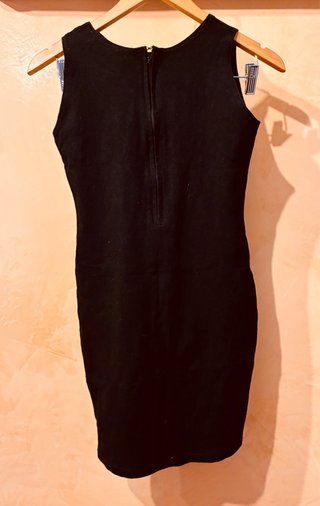 Vestido Negro Corto con Escote Corazón