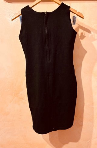 Vestido Negro Corto con Escote Corazón