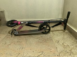 Patinete manual rosa y negro
