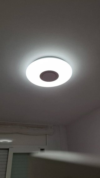 Plafón LED multicolor con altavoz y mando