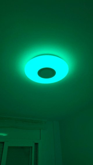 Plafón LED multicolor con altavoz y mando