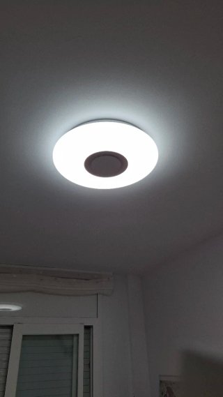 Plafón LED multicolor con altavoz y mando