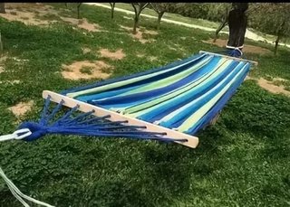 Hamaca de tela y madera