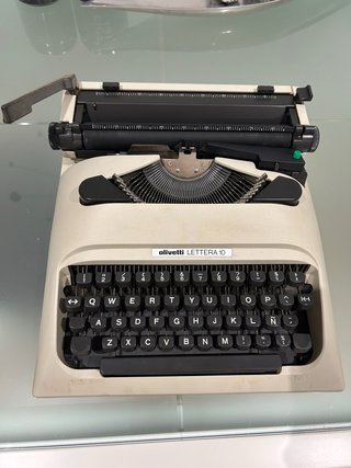 Máquina de escribir Olivetti LETTERA 10