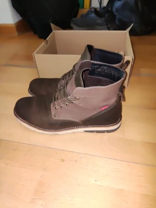 Botas Levi's caña corta marrones y negras