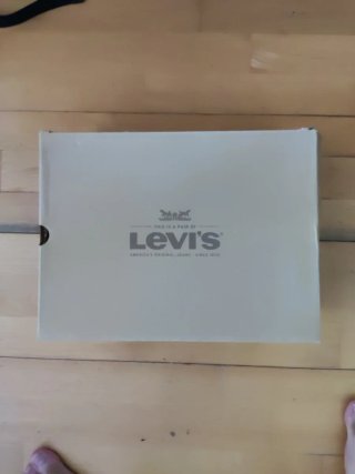 Botas Levi's caña corta marrones y negras