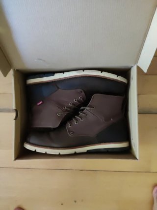 Botas Levi's caña corta marrones y negras