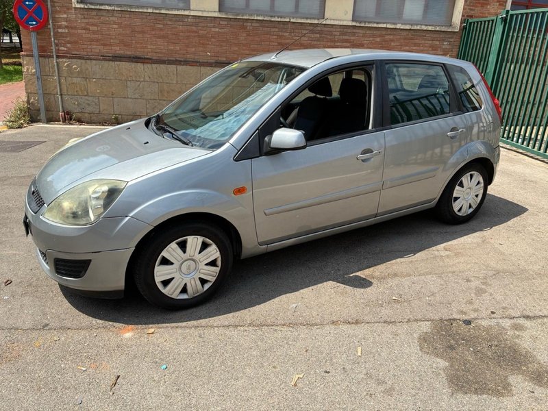 Ford Fiesta 2005 - foto 1