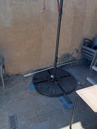 Sombrilla jardín 3,7m diámetro + placas suelo