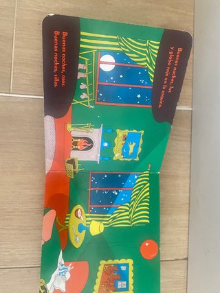 Libro infantil buenas noches luna con tapa dura.