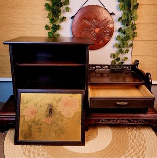Mueble oriental madera con panel dorado