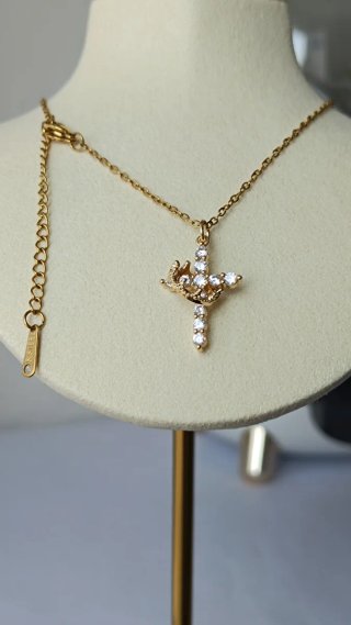 Colgante "Cruz Coronada" Chapado Oro 18k.