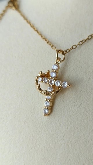 Colgante "Cruz Coronada" Chapado Oro 18k.
