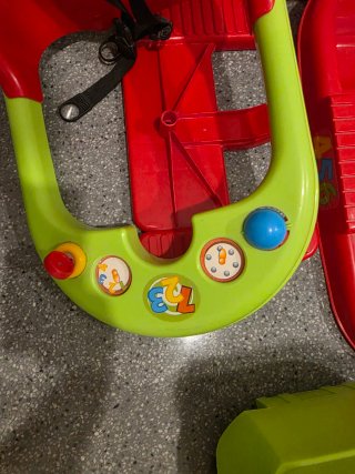 Coche correpasillos con varias funciones