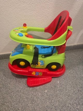 Coche correpasillos con varias funciones