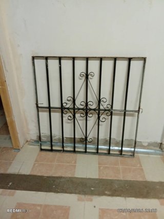 Reja de hierro macizo  Mide un metro x un metro