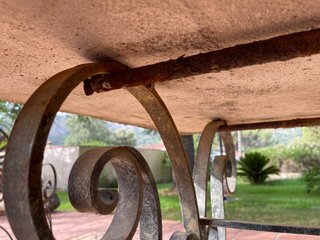 Mesa rústica hierro y cemento