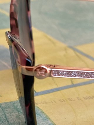 Gafas de sol marrones y rosas. Sin funda