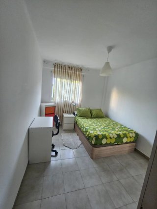 Se alquila habitación
