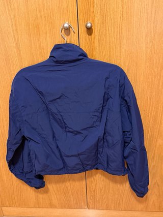 Chubasquero Oysho azul marino