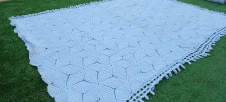 Colcha de ganchillo artesanal blanca