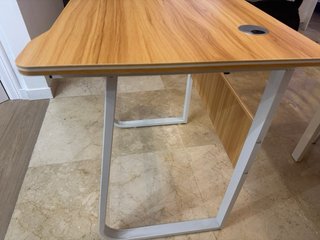 Escritorio madera y metal