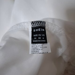 Top Shein blanco plumeti talla M