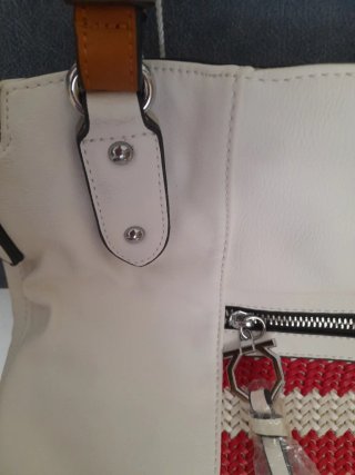 Bolso polipiel blanco y rojo nuevo