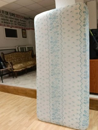 Estructura de nido, somier sin patas y colchón.