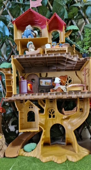 Casa árbol y cabaña del lago Sylvanian Families