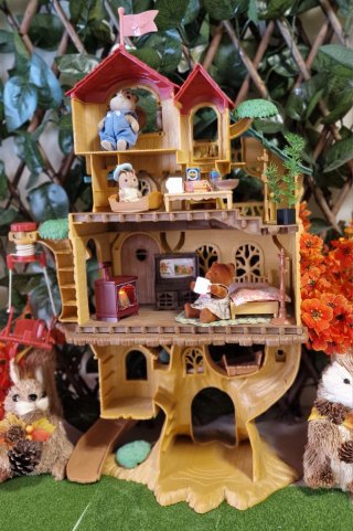 Casa árbol y cabaña del lago Sylvanian Families