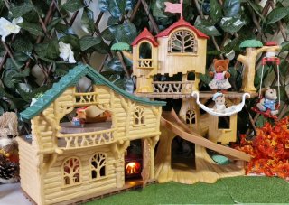 Casa árbol y cabaña del lago Sylvanian Families