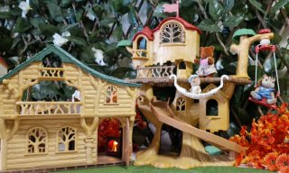 Casa árbol y cabaña del lago Sylvanian Families
