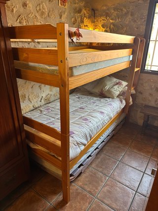 Litera madera con somieres y colchones