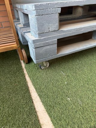 Sofá de palets madera gris