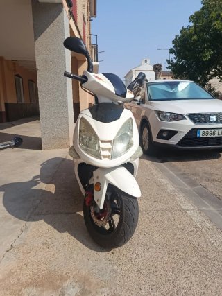 Riya Matrix 125 Scooter Blanca