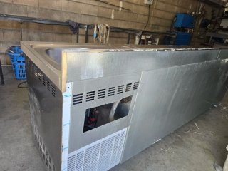 Bajo mostrador refrigerado con fregadero